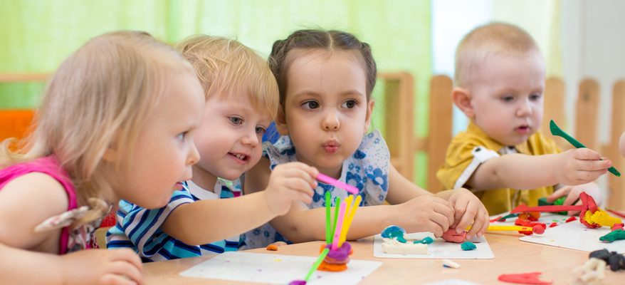 Dieses Bild zeigt Kinder beim Spielen (Foto: Fotolia)
