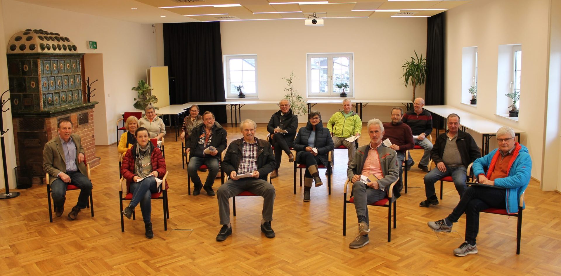 Dieses Bild zeigt die ehrenamtlichen Helfer und Helferinnen für Essen auf Rädern in Munderfing.