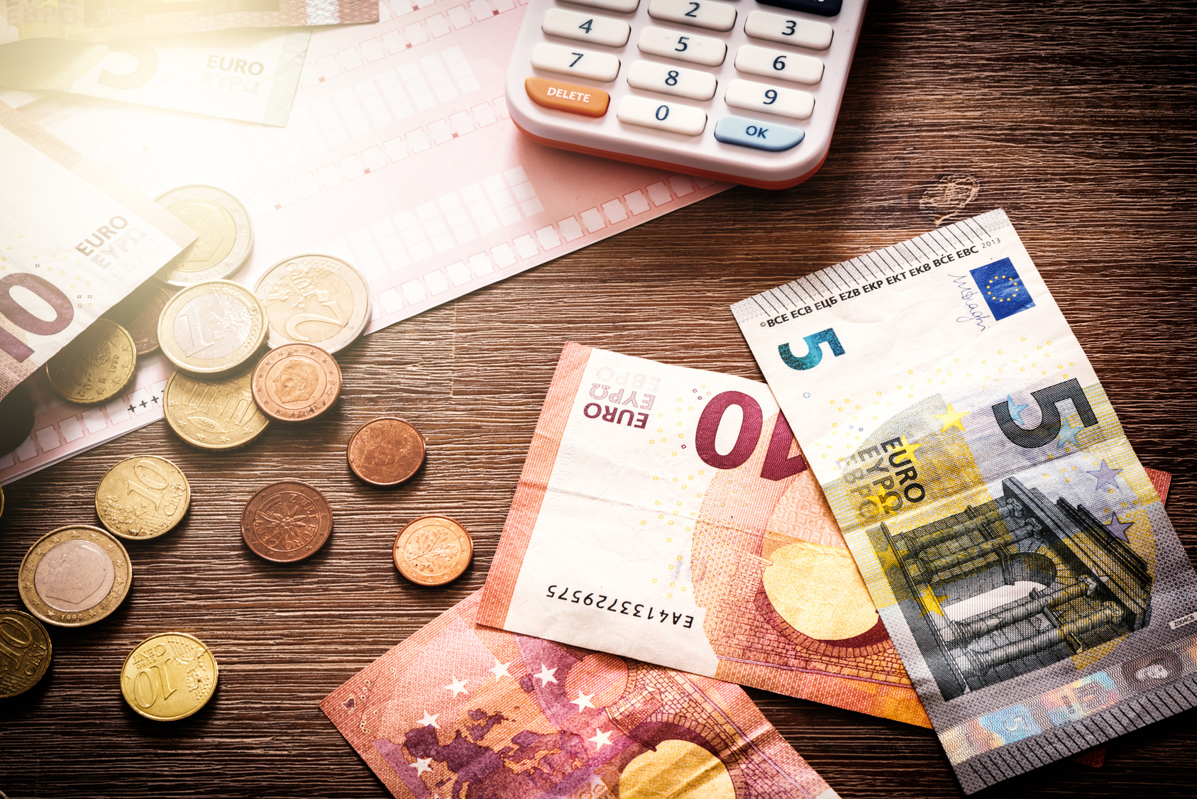 Was Österreichs Haushalte verdienen, sparen und ausgeben